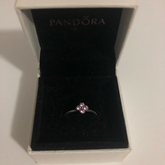 *PRICE DROP* Pandora flower ring